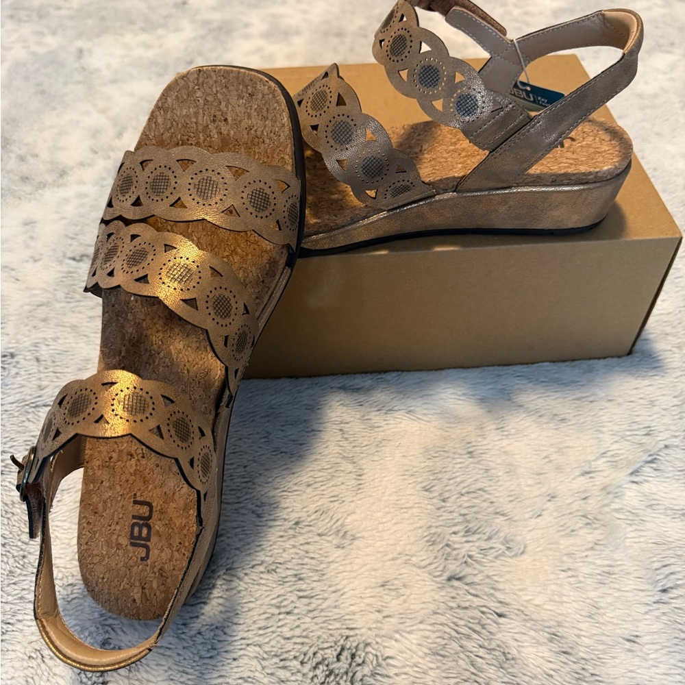 JBU Women's Tan Cutout Sandals
